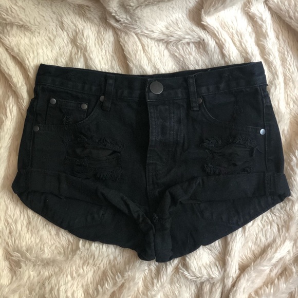 Black distressed shorts - Picture 2 of 4